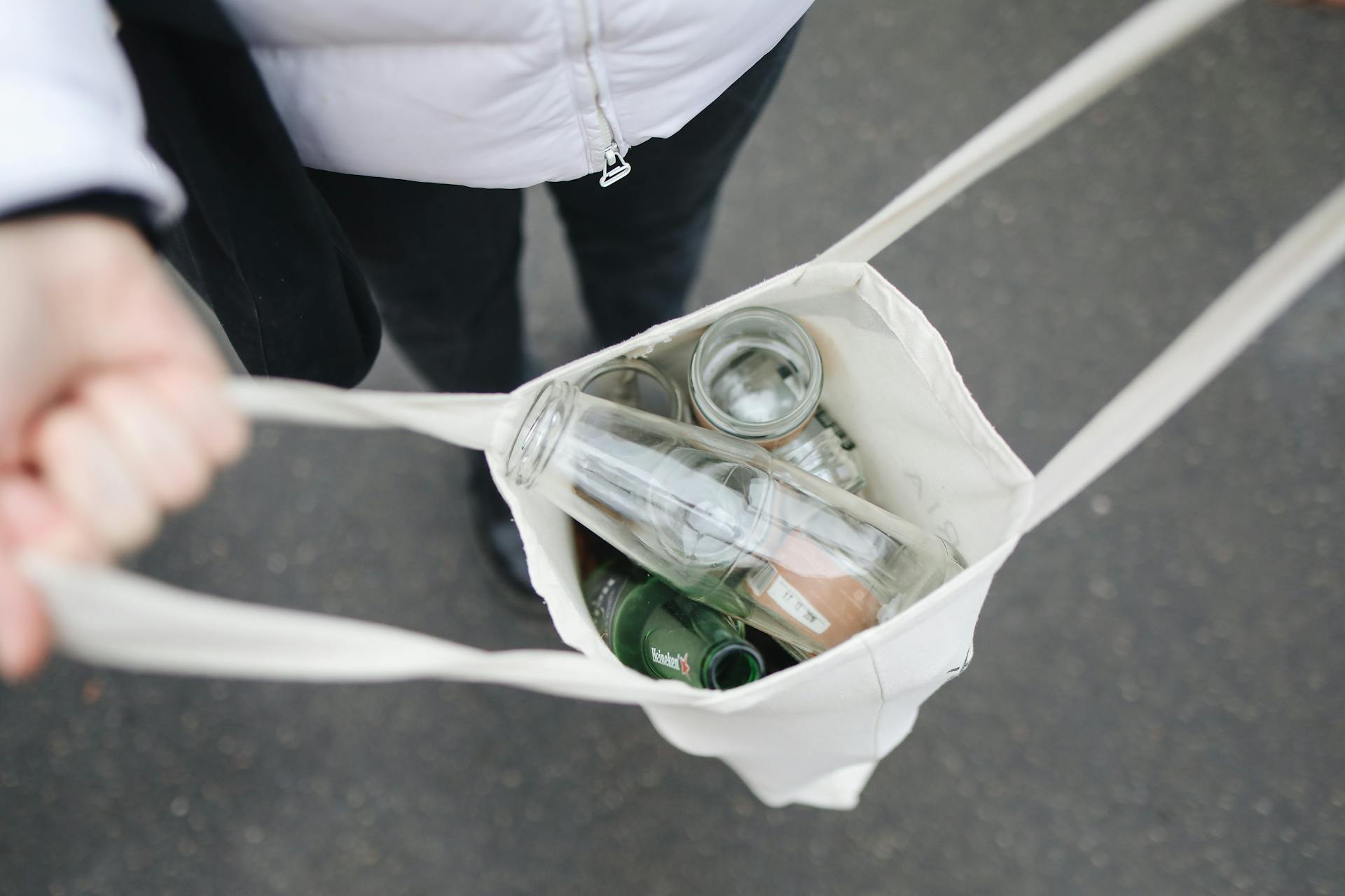 Consumer plastic bottles and containers for online retail